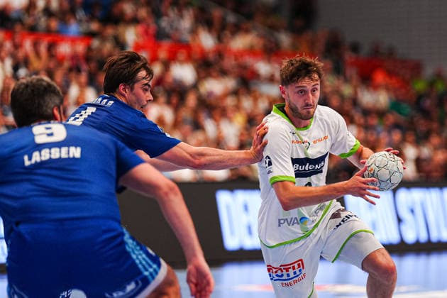 Andreas Magaard Handball Sport Verein Hamburg, 04 , Niklas Theiss HSG Wetzlar, 09 GER, Handball Sport Verein Hamburg vs HSG Wetzlar, Handball, 1 Bundesliga, Matchday 33, Season 2025 2026, 04 06 2026 GER, Handball Sport Verein Hamburg vs HSG Wetzlar, Handball, 1 Bundesliga, Matchday 33, Season 2025 2026, 04 06 2026 Hamburg Copyright: xEibner-Pressefoto MarcelxvonxFehrnx EP_MFN