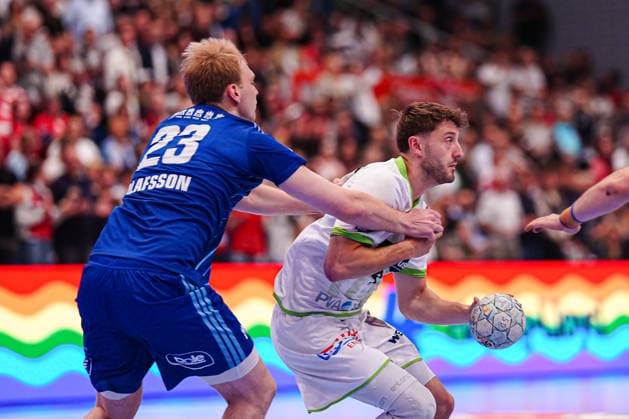 Einar Olafsson Handball Sport Verein Hamburg, 23 , Niklas Theiss HSG Wetzlar, 09 GER, Handball Sport Verein Hamburg vs HSG Wetzlar, Handball, 1 Bundesliga, Matchday 33, Season 2025 2026, 04 06 2026 GER, Handball Sport Verein Hamburg vs HSG Wetzlar, Handball, 1 Bundesliga, Matchday 33, Season 2025 2026, 04 06 2026 Hamburg Copyright: xEibner-Pressefoto MarcelxvonxFehrnx EP_MFN
