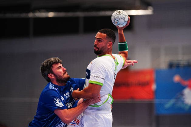 Jacob Lassen Handball Sport Verein Hamburg, 09 , Philipp Ahouansou HSG Wetzlar, 19 GER, Handball Sport Verein Hamburg vs HSG Wetzlar, Handball, 1 Bundesliga, Matchday 33, Season 2025 2026, 04 06 2026 GER, Handball Sport Verein Hamburg vs HSG Wetzlar, Handball, 1 Bundesliga, Matchday 33, Season 2025 2026, 04 06 2026 Hamburg Copyright: xEibner-Pressefoto MarcelxvonxFehrnx EP_MFN
