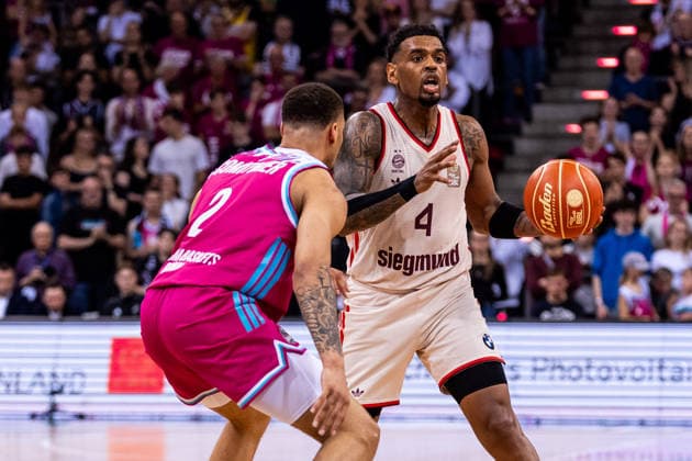 BONN, GERMANY - JUNE 04: Xavier Rathan-Mayes (FC Bayern Muenchen, 4) controls the ball against Alijah Comithier (Telekom Baskets Bonn, 2) during the easyCredit Basketball Bundesliga Playoffs Semi-final match 3 between Telekom Baskets Bonn vs. FC Bayern Muenchen at Telekom Dome Bonn on match 3 of easyCredit Basketball Bundesliga Playoffs Semi-final on June 04, 2026 in Bonn, Germany. North Rhine Westphalia Germany Copyright: xSteffiexWunderlx