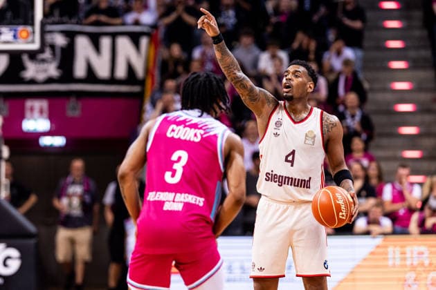 BONN, GERMANY - JUNE 04: Xavier Rathan-Mayes (FC Bayern Muenchen, 4) controls the ball against Zachery Cooks (Telekom Baskets Bonn, 3) during the easyCredit Basketball Bundesliga Playoffs Semi-final match 3 between Telekom Baskets Bonn vs. FC Bayern Muenchen at Telekom Dome Bonn on match 3 of easyCredit Basketball Bundesliga Playoffs Semi-final on June 04, 2026 in Bonn, Germany. North Rhine Westphalia Germany Copyright: xSteffiexWunderlx