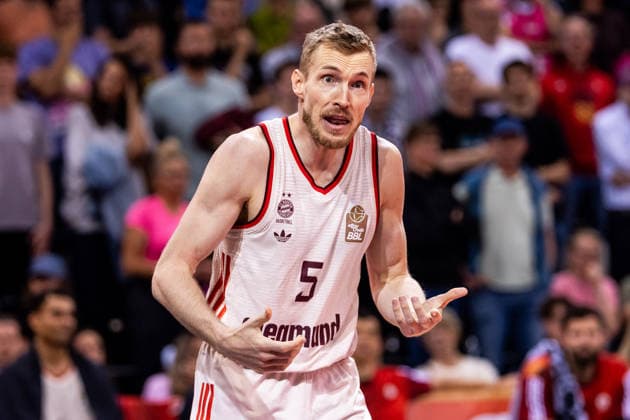BONN, GERMANY - JUNE 04: Niels Giffey (FC Bayern Muenchen, 5) protests during the easyCredit Basketball Bundesliga Playoffs Semi-final match 3 between Telekom Baskets Bonn vs. FC Bayern Muenchen at Telekom Dome Bonn on match 3 of easyCredit Basketball Bundesliga Playoffs Semi-final on June 04, 2026 in Bonn, Germany. North Rhine Westphalia Germany Copyright: xSteffiexWunderlx