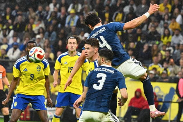 Sweden s Alexander Isak, Sweden s Mattias Svanberg, Sweden s Viktor Gyökeres against Greece s Konstantinos Koulierakis and Greece s Ntinos Mavropanos during Thursday s international friendly football match between Sweden and Greece at Strawberry Arena ahead of this summer s World Cup Stockholm, Sweden June 4, 2026 STOCKHOLM SWEDEN x10090x  Copyright: xClaudioxBresciani TTx FOOTBALL SWEDEN-GREECE