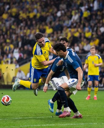260604 Viktor Gyökeres of Sweden against Konstantinos Koulierakis and Ntinos Mavropanos of Greece during the international friendly football match between Sweden and Greece on June 4, 2026 in Stockholm Photo Johanna Säll BILDBYRAN kod JL JM0822 bbeng fotboll football soccer fotball träningslandskamp international friendly sverige sweden sverige a grekland greece  Copyright: JOHANNAxSÄLL BB260604BB562