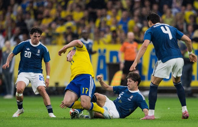 260604 Viktor Gyökeres of Sweden and Panagiotis Retsos of Greece during the international friendly football match between Sweden and Greece on June 4, 2026 in Stockholm Photo Johanna Säll BILDBYRAN code JL JM0822 bbeng fotboll football soccer fotball träningslandskamp international friendly sverige sweden sverige a grekland greece  Copyright: JOHANNAxSÄLL BB260604BB561