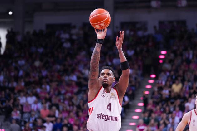 04 06 2026, xydrx, basketball, easyCredit Basketball Bundesliga, playoffs, semi-final game 3, Telekom Baskets Bonn FC Bayern München Basketball, Telekom Dome Bonn Xavier Rathan Mayes FC Bayern Muenchen Basketball, 4 at free throw Copyright: HMBxMedia YannisxDreimann