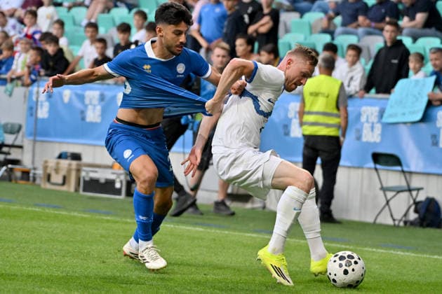 LJUBLJANA, SLOVENIA - JUNE 04: Zan Karnicnik of Slovenia (R) in action against Giorgos Naoum of Cyprus (L) during the International men’s football Friendly match between Slovenia and Cyprus at Stadium Stozice, Ljubljana on June 04, 2026 in Ljubljana, Slovenia. (Photo by Igor Kupljenik Sports Press Photo).  Copyright: xIgorxKupljenikx xSPPx Sportspressphoto_SPR160763