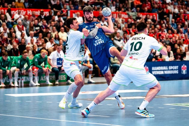 04 06 2026, xdobgx, Handball Daikin HBL, Handball Sport Verein Hamburg HSG Wetzlar v l Jona Schoch HSG Wetzlar, 22 Nicolaj Jorgensen Handball Sport Verein Hamburg, 11 am Ball, plays the ball, Josip Simic HSG Wetzlar, 10 Zweikampf, Duell, Kampf, tackle Hamburg