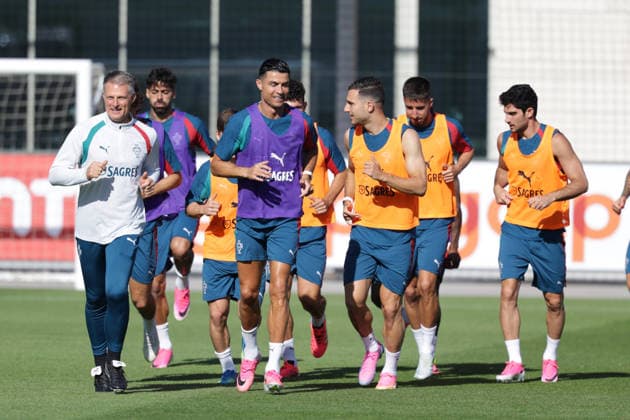 Training of the Portuguese national football team in the football city of Oeiras Portugal, June 4, 2026, in Alges, Portugal Cristiano Ronaldo Portugal ,7 , Diogo Dalot Portugal ,5 Copyright: HMBxMedia FernandoxSoares