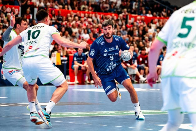 04 06 2026, xdobgx, Handball Daikin HBL, Handball Sport Verein Hamburg HSG Wetzlar v l Josip Simic HSG Wetzlar, 10 , Nicolaj Jorgensen Handball Sport Verein Hamburg, 11 am Ball, plays the ball Hamburg