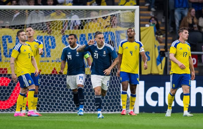 260604 Kostas Tsimikas of Greece celebrates after scoring 0 1 while Gabriel Gudmundsson, Gustaf Lagerbielke, Isak Hien and Viktor Gyökeres of Sweden look dejected during the international friendly football match between Sweden and Greece on June 4, 2026 in Stockholm Photo Johanna Säll BILDBYRAN code JL JM0822 bbeng fotboll football soccer fotball träningslandskamp international friendly sverige sweden sverige a grekland greece jubel depp  Copyright: JOHANNAxSÄLL BB260604BB576