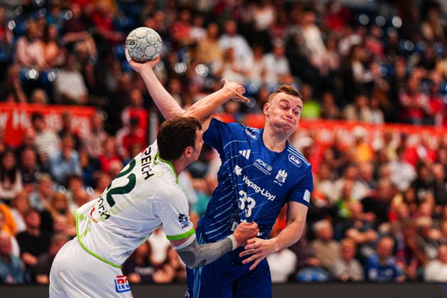 Jona Schoch HSG Wetzlar, 22 , Moritz Sauter Handball Sport Verein Hamburg, 33 GER, Handball Sport Verein Hamburg vs HSG Wetzlar, Handball, 1 Bundesliga, Matchday 33, Season 2025 2026, 04 06 2026 GER, Handball Sport Verein Hamburg vs HSG Wetzlar, Handball, 1 Bundesliga, Matchday 33, Season 2025 2026, 04 06 2026 Hamburg Copyright: xEibner-Pressefoto MarcelxvonxFehrnx EP_MFN