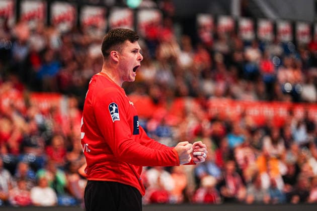 Celebration after parade Anadin Suljakovic HSG Wetzlar, 12 GER, Handball Sport Verein Hamburg vs HSG Wetzlar, Handball, 1 Bundesliga, Matchday 33, Season 2025 2026, 04 06 2026 GER, Handball Sport Verein Hamburg vs HSG Wetzlar, Handball, 1 Bundesliga, Matchday 33, Season 2025 2026, 04 06 2026 Hamburg Copyright: xEibner-Pressefoto MarcelxvonxFehrnx EP_MFN