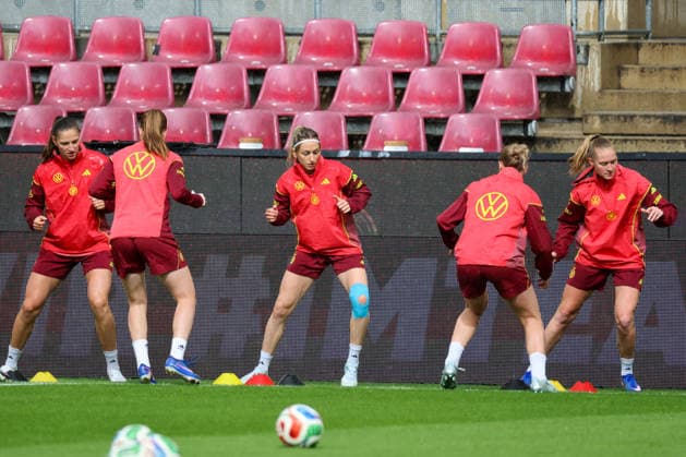 Cologne, Germany 04 06 2026 Training of the DFB women final training before the World Cup qualifier Germany vs Norway In the picture from left Melissa Kössler Koessler Germany , Kathrin Hendrich Germany and Janina Minge Germany Copyright: HMBxMedia MadeleinexFantini