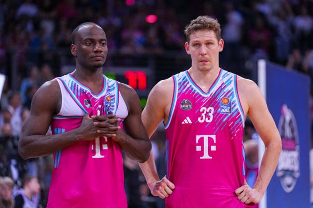 04 06 2026, xydrx, basketball, easyCredit Basketball Bundesliga, playoffs, semi-final game 3, Telekom Baskets Bonn FC Bayern Munich Basketball, Telekom Dome Bonn Tylan Birts Telekom Baskets Bonn, 5 and Patrick Heckmann Telekom Baskets Bonn, 33 disappointed after the defeat Copyright: HMBxMedia YannisxDreimann