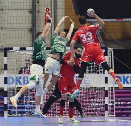 Sport Bilder des Tages GER HBL Saison 2025 2026 MT Melsungen vs. FÜCHSE Berlin, 04.06.26, ROTHENBACH-HALLE, Kassel Mijajlo MARSENIC (Füchse Berlin 93), Max DARJ (Füchse Berlin 5), Ruben MARCHAN (MT Melsungen 2), Aaron MENSING (MT Melsungen 33) *** GER HBL Season 2025 2026 MT Melsungen vs FÜCHSE Berlin, 04 06 26, ROTHENBACH HALLE, Kassel Mijajlo MARSENIC Füchse Berlin 93 , Max DARJ Füchse Berlin 5 , Ruben MARCHAN MT Melsungen 2 , Aaron MENSING MT Melsungen 33