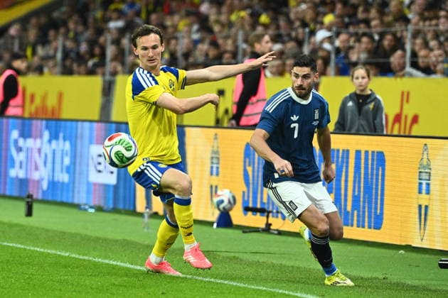 Sweden s Hjalmar Ekdal against Greece s Giorgos Masouras during Thursday s international football friendly between Sweden and Greece at Strawberry Arena ahead of this summer s World Cup Stockholm, Sweden June 4, 2026 STOCKHOLM SWEDEN x10090x  Copyright: xClaudioxBresciani TTx FOTBALL SWEDEN-GREECE