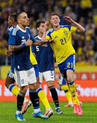 260604 Alexander Bernhardsson of Sweden looks dejected during the international friendly football match between Sweden and Greece on June 4, 2026 in Stockholm Photo Maxim Thore BILDBYRAN code MT JM0822 bbeng fotboll football soccer fotball träningslandskamp international friendly sverige sweden sverige a grekland greece depp  Copyright: MAXIMxTHORE BB260604MT065