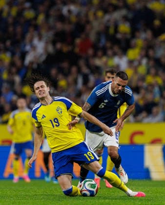 260604 Mattias Svanberg of Sweden and Dimitris Kourbelis of Greece during the international friendly football match between Sweden and Greece on June 4, 2026 in Stockholm Photo Maxim Thore BILDBYRAN code MT JM0822 bbeng fotboll football soccer fotball träningslandskamp international friendly sverige sweden sverige a grekland greece  Copyright: MAXIMxTHORE BB260604MT076