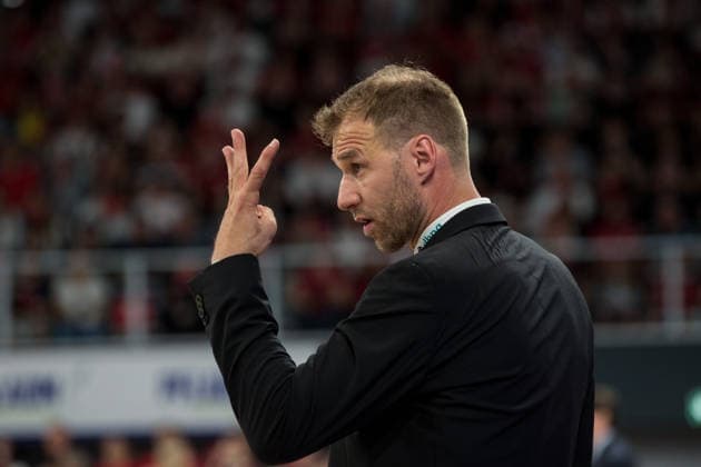 Bamberg, Germany 04 June 2026 1 BBL playoff semi-final 2025 2026 Sp 3 Bamberg Baskets vs Alba Berlin In the picture coach Anton Gavel Bamberg shows the system at Brose Arena Bayern Copyright: xFotostandx xSchmittx
