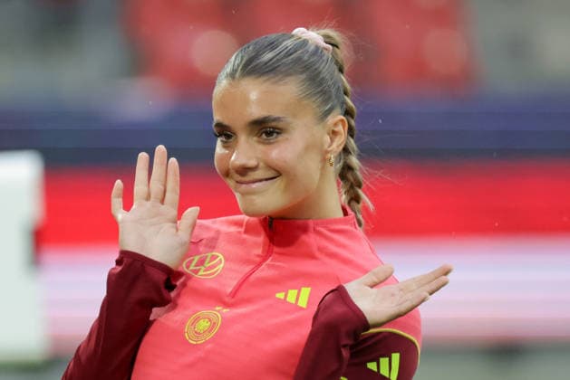 Sport Bilder des Tages 04.06.2026, xgrfx, Fussball DFB-Medientermine, Deutsche Frauennationalmannschaft - Pressekonferenz und Abschlusstraining v.l. Selina Cerci (Deutsche Frauennationalmannschaft) (DFL DFB REGULATIONS PROHIBIT ANY USE OF PHOTOGRAPHS as IMAGE SEQUENCES and or QUASI-VIDEO) Köln *** 04 06 2026, xgrfx, Football DFB Media Dates, German Womens National Team Press Conference and Final Training v l Selina Cerci German Womens National Team DFL DFB REGULATIONS PROHIBIT ANY USE OF PHOTOGRAPHS as IMAGE SEQUENCES and or QUASI VIDEO Cologne