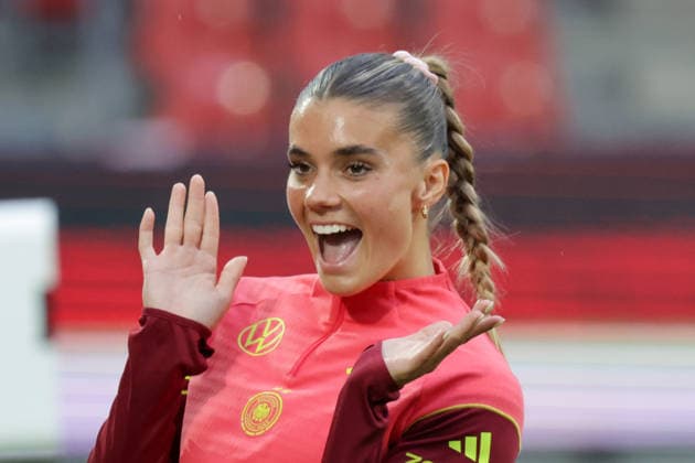 04 06 2026, xgrfx, Football DFB Media Dates, German Womens National Team Press Conference and Final Training v l Selina Cerci German Womens National Team DFL DFB REGULATIONS PROHIBIT ANY USE OF PHOTOGRAPHS as IMAGE SEQUENCES and or QUASI VIDEO Cologne