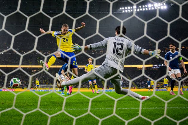 Sport Bilder des Tages 260604 Gustaf Nilsson of Sweden scores the 2-1 goal behind goalkeeper Kostas Tzolakis of Greece during the International Friendly, Länderspiel, Nationalmannschaft football match between Sweden and Greece on June 4, 2026 in Stockholm. Photo: Joel Marklund BILDBYRAN kod JM JM0822 bbeng fotboll football soccer fotball träningslandskamp international friendly sverige sweden sverige a grekland greece *** 260604 Gustaf Nilsson of Sweden scores the 2 1 goal behind goalkeeper Kostas Tzolakis of Greece during the international friendly football match between Sweden and Greece on June 4, 2026 in Stockholm Photo Joel Marklund BILDBYRAN kod JM JM0822 bbeng fotboll football soccer fotball träningslandskamp international friendly sverige sweden sverige a grekland greece  Copyright: JOELxMARKLUND BB260604JM080