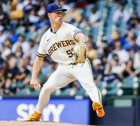 Milwaukee Brewers starting pitcher Coleman Crow throws in the first inning of the MLB, Baseball Herren, USA game between the San Francisco Giants and the Milwaukee Brewers at American Family Field in Milwaukee, Wisconsin on Thursday, June 4, 2026.  MIL20260604802 TANNENxMAURY
