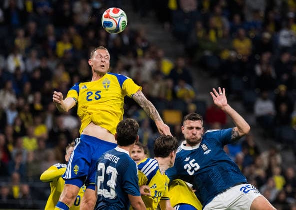 260604 Gustaf Nilsson of Sweden and Andreas Ntoi of Greece during the international friendly football match between Sweden and Greece on June 4, 2026 in Stockholm Photo Joel Marklund BILDBYRAN kod JM JM0822 bbeng fotboll football soccer fotball träningslandskamp international friendly sverige sweden sverige a grekland greece  Copyright: JOELxMARKLUND BB260604JM086