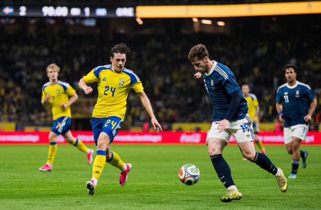 260604 Elliot Stroud of Sweden and Giorgos Kiriakopoulos of Greece during the international friendly football match between Sweden and Greece on June 4, 2026 in Stockholm Photo Joel Marklund BILDBYRAN code JM JM0822 bbeng fotboll football soccer fotball träningslandskamp international friendly sverige sweden sverige a grekland greece  Copyright: JOELxMARKLUND BB260604JM087