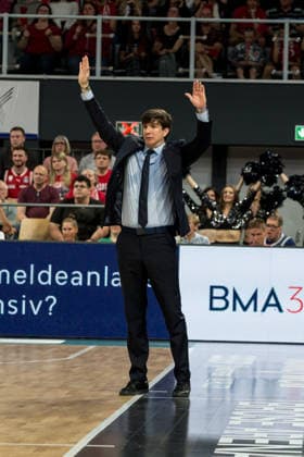 Bamberg, Germany 04 June 2026 1 BBL playoff semi-final 2025 2026 Sp 3 Bamberg Baskets vs Alba Berlin In the picture coach Pedro Calles Berlin gesticulates on the pitch Brose Arena Bayern Copyright: xFotostandx xSchmittx