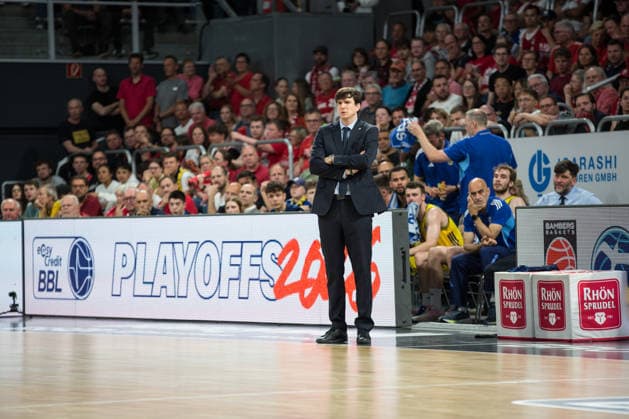 Bamberg, Germany 04 June 2026 1 BBL Playoff Semifinals 2025 2026 Sp 3 Bamberg Baskets vs Alba Berlin In the picture Coach Pedro Calles Berlin stands dissatisfied on the pitch Brose Arena Bayern Copyright: xFotostandx xSchmittx