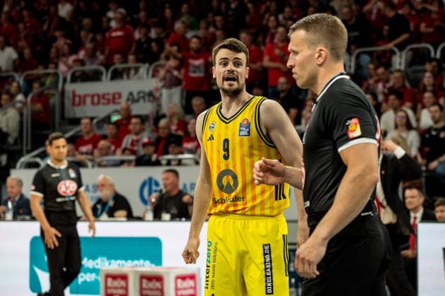 Bamberg, Germany 04 June 2026 1 BBL Playoff Semifinal 2025 2026 Sp 3 Bamberg Baskets vs Alba Berlin In the picture Jonas Mattisseck Berlin gestures dissatisfied with the referee Brose Arena Bayern Copyright: xFotostandx xSchmittx