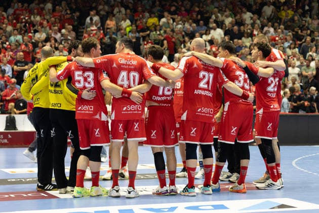 DAIKIN Handball Bundesliga, Kassel, MT Melsungen vs Fuechse Berlin, Rothenbach Halle Kassel 04 06 2026 DAIKIN Handball Bundesliga, Kassel, Germany 04 06 2026 The players after the match, Handball Bundesliga, MT Melsungen vs Fuechse Berlin match, Rothenbach Halle Kassel Copyright: xBEAUTIFULxSPORTS Freudensteinx