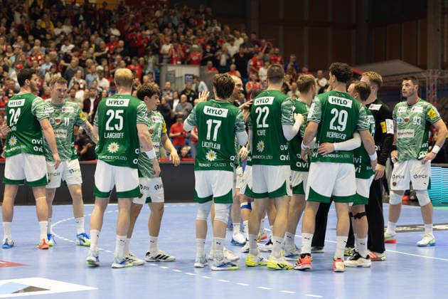 DAIKIN Handball Bundesliga, Kassel, MT Melsungen vs Fuechse Berlin, Rothenbach Halle Kassel 04 06 2026 DAIKIN Handball Bundesliga, Kassel, Germany 04 06 2026 The players after the match, Handball Bundesliga, MT Melsungen vs Fuechse Berlin match, Rothenbach Halle Kassel Copyright: xBEAUTIFULxSPORTS Freudensteinx