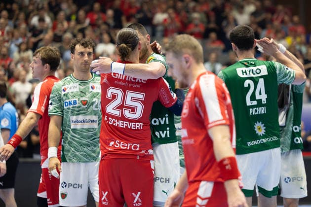 DAIKIN Handball Bundesliga, Kassel, MT Melsungen vs Fuechse Berlin, Rothenbach Halle Kassel 04 06 2026 DAIKIN Handball Bundesliga, Kassel, Germany 04 06 2026 The players after the match, Handball Bundesliga, MT Melsungen vs Fuechse Berlin match, Rothenbach Halle Kassel Copyright: xBEAUTIFULxSPORTS Freudensteinx