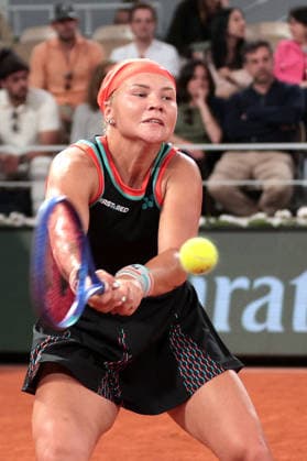 RECORD DATE NOT STATED 4th June 2026; Roland Garros, Paris, France; 2026 French Open Tennis, Day 17; Diana Shnaider backhand against Maja Chwalinska (POL) JonxBromley