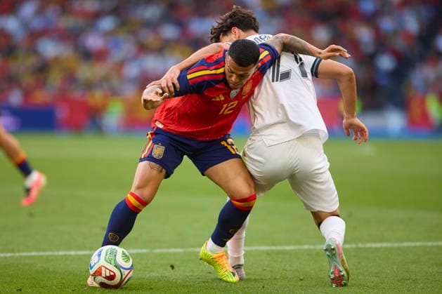 Spain v Iraq - International Friendly, Länderspiel, Nationalmannschaft LA CORUNA, SPAIN - JUNE 04: Pedro Porro of Spain competes for the ball during an international friendly match between Spain and Iraq at Abanca-Riazor Stadium on June 04, 2026 in La Coruna, Spain. (Photo by Diego Simon Photo Players Images Magara Press) La Coruna Abanca Riazor Stadium Spain Copyright: xDiegoxSimonx
