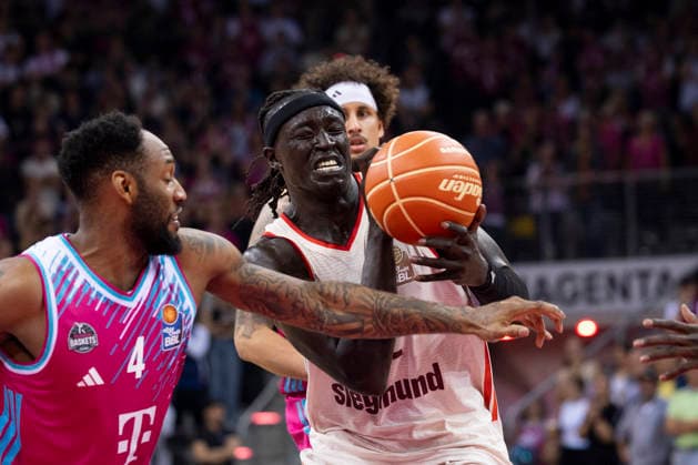 Wenyen GABRIEL FCB 32, mi on the ball in a duel against Jeff GARRETT JR BON 4, li , action final score 57 77, Basketball 1 Bundesliga Telekom Baskets Bonn FC Bayern Muenchen Basketball Munich BON vs FCB Playoffs, Semifinal, 3 Game, in T E L E C O M D O M E, on 27 05 2026, Â
