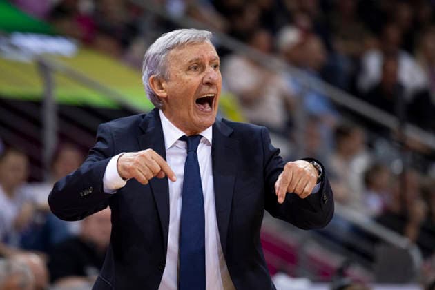 Head Coach Svetislav PESIC (FCB, mi.) gibt energisch Anweisungen, Einzelbild, rufend, Geste. Endstand 57:77, Basketball 1.Bundesliga Telekom Baskets Bonn-FC Bayern Muenchen Basketball (München) BON vs FCB Playoffs, Halbfinale, 3. Spiel, im T E L E K O M D O M E, am 27.05.2026, Â *** Head Coach Svetislav PESIC FCB, mi gives energetic instructions, single image, shouting, gesture final score 57 77, Basketball 1 Bundesliga Telekom Baskets Bonn FC Bayern Muenchen Basketball Munich BON vs FCB Playoffs, Semifinal, 3 Game, in T E L E C O M D O M E, on 27 05 2026, Â
