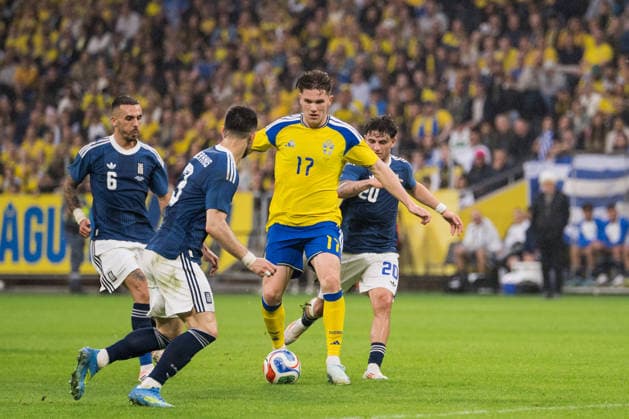260604 Dimitris Kourbelis and Christos Zafeiris of Greece against Viktor Gyökeres of Sweden during the international friendly football match between Sweden and Greece on June 4, 2026 in Stockholm Photo Johanna Säll BILDBYRAN code JL JM0822 bbeng fotboll football soccer fotball träningslandskamp international friendly sverige sweden sverige a grekland greece  Copyright: JOHANNAxSÄLL BB260604BB899