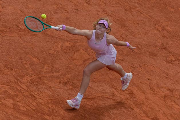 2026 French Open - Day Twelve Mirra Andreeva returns the ball against Marta Kostyuk during the Roland Garros Grand Slam Tournament on June 4, 2026, in Paris, France. Paris France  Copyright: xRobertxSzaniszlox originalFilename:szaniszlo-notitle260604_npwXI.jpg