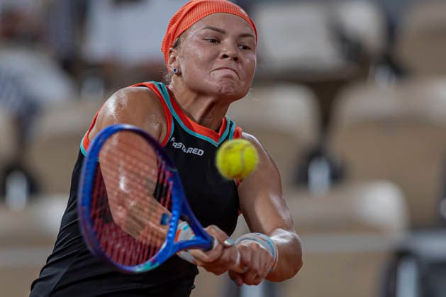 2026 French Open - Day Twelve Diana Shnaider returns the ball against Maja Chwalinska during the Roland Garros Grand Slam Tournament on June 4, 2026, in Paris, France. Paris France  Copyright: xRobertxSzaniszlox originalFilename:szaniszlo-notitle260604_np1Nf.jpg