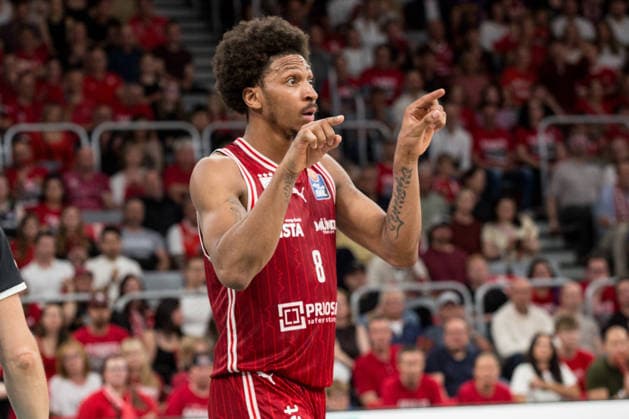 Bamberg, Germany 04 June 2026 1 BBL Playoff Semifinal 2025 2026 Sp 3 Bamberg Baskets vs Alba Berlin In the picture Demarcus Demonia Bamberg gestures with his hands to the referee Brose Arena Bayern Copyright: xFotostandx xSchmittx