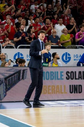 Bamberg, Germany 04 June 2026 1 BBL playoff semi-final 2025 2026 Sp 3 Bamberg Baskets vs Alba Berlin In the picture coach Pedro Calles Berlin single on the sidelines Brose Arena Bayern Copyright: xFotostandx xSchmittx