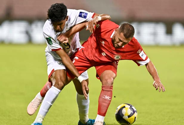 Lebanon v Yemen - AFC Asian Cup 2027 Qualifiers Nassar Nassar (R) of Lebanon and Omar Al-Dahi of Yemen compete during the Asian Cup Saudi Arabia 2027 Qualifiers match between Lebanon and Yemen at Grand Hamad Stadium Stadium in Doha, Qatar, on June 4, 2026. DOHA Qatar Copyright: xNOUSHADx
