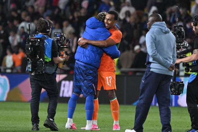 Friendly Match - France v Ivory Coast - FA French forward Desire Doue reacts with his brother Ivorian forward Guela Doue at the end of the friendly football match between France and Ivory Coast at the Beaujoire stadium in Nantes on June 4, 2026. Photo by Firas Abdullah ABACAPRESS.COM Nantes Pays de la Loire France  Copyright: xAbdullahxFiras ABACAx