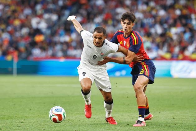 (L-R) Ali Alhamadi (IRQ), Marc Bernal (ESP), JUNE 4, 2026 - Football Soccer : International Friendly, Länderspiel, Nationalmannschaft match between Spain - Iraq at the Estadio Municipal de Riazor in A Coruna, Spain. Noxthirdxpartyxsale  aflo_333275326
