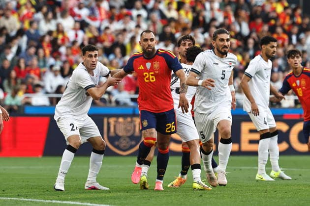 (L-R) Rebin Ghareeb (IRQ), Borja Iglesias (ESP), Akam Hashim (IRQ), JUNE 4, 2026 - Football Soccer : International Friendly, Länderspiel, Nationalmannschaft match between Spain - Iraq at the Estadio Municipal de Riazor in A Coruna, Spain. Noxthirdxpartyxsale  aflo_333275453