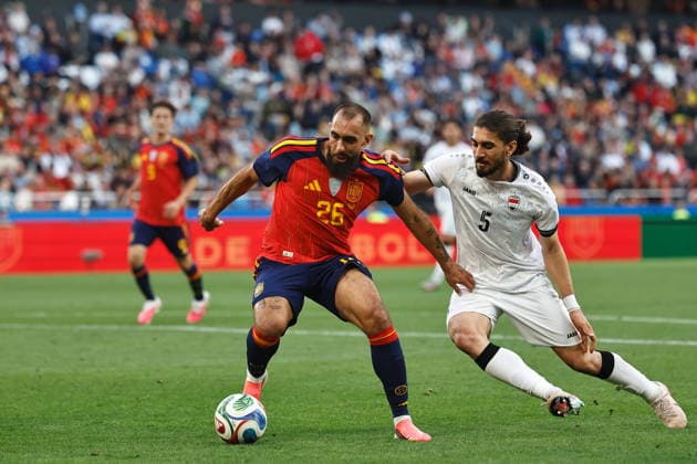 (L-R) Borja Iglesias (ESP), Akam Hashim (IRQ), JUNE 4, 2026 - Football Soccer : International Friendly, Länderspiel, Nationalmannschaft match between Spain - Iraq at the Estadio Municipal de Riazor in A Coruna, Spain. Noxthirdxpartyxsale  aflo_333275462